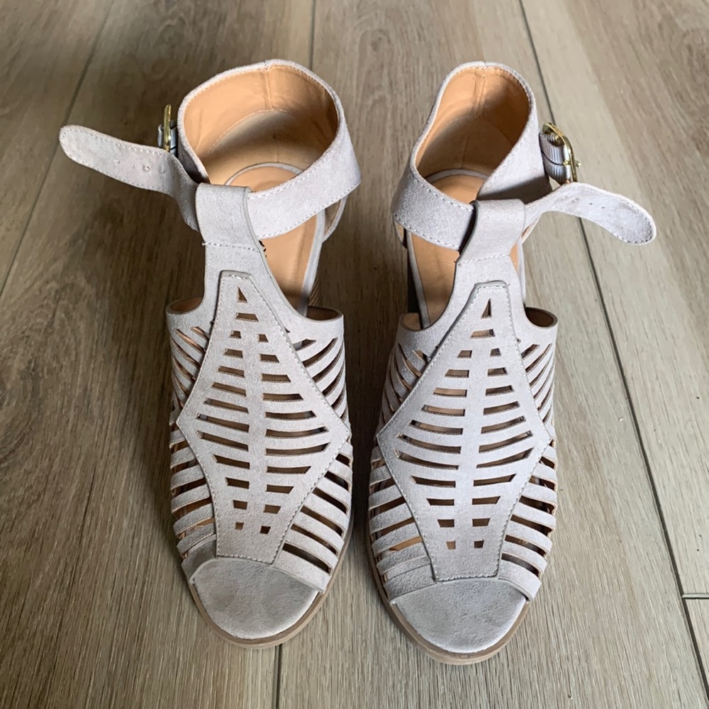 Qupid beige suede heels